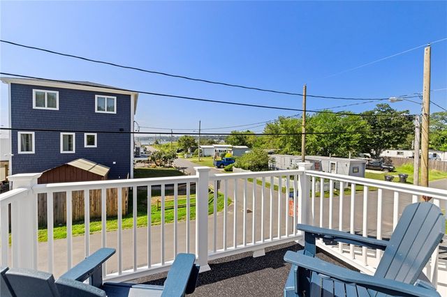 51 Pine Street, Portsmouth, RI 02871
