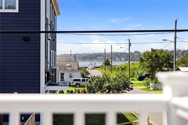 51 Pine Street, Portsmouth, RI 02871