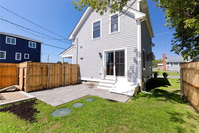 51 Pine Street, Portsmouth, RI 02871