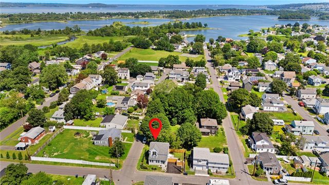 51 Pine Street, Portsmouth, RI 02871