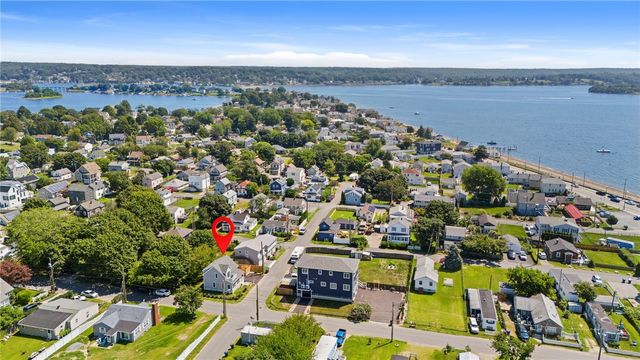 51 Pine Street, Portsmouth, RI 02871