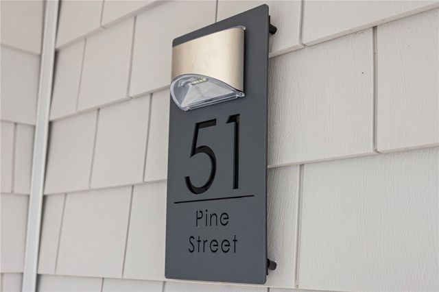 51 Pine Street, Portsmouth, RI 02871