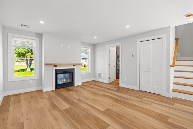 51 Pine Street, Portsmouth, RI 02871