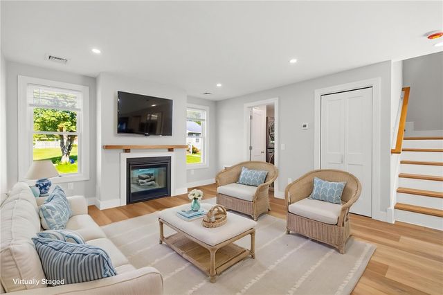 51 Pine Street, Portsmouth, RI 02871