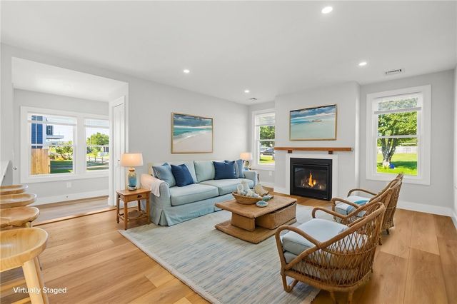 51 Pine Street, Portsmouth, RI 02871