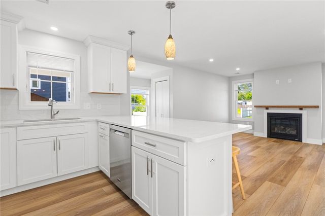 51 Pine Street, Portsmouth, RI 02871