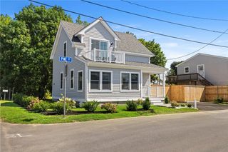 51 Pine Street, Portsmouth, RI 02871