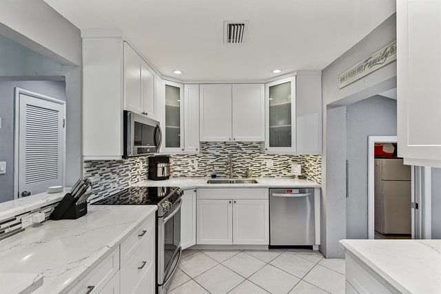 800 SW 19TH Street, Fort Lauderdale, FL 33315