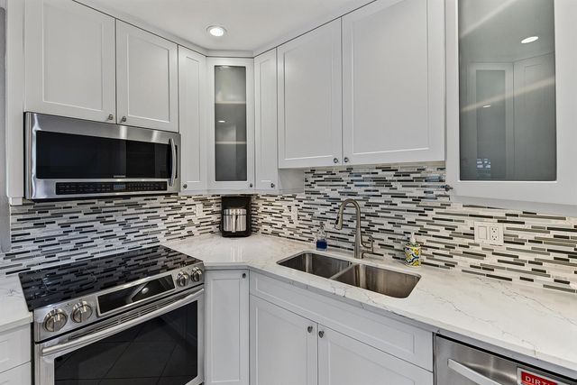 800 SW 19TH Street, Fort Lauderdale, FL 33315