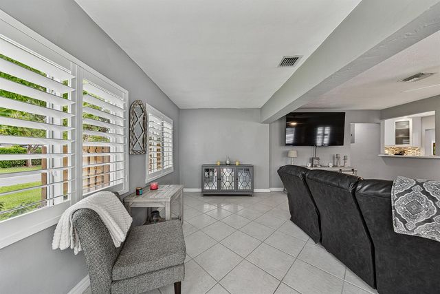 800 SW 19TH Street, Fort Lauderdale, FL 33315