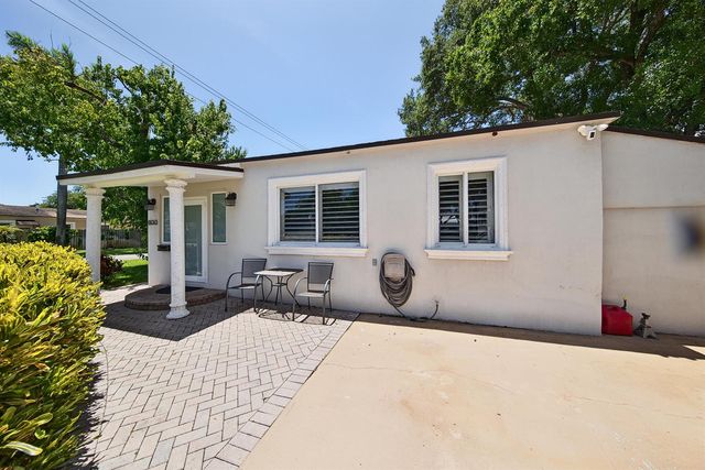 800 SW 19TH Street, Fort Lauderdale, FL 33315