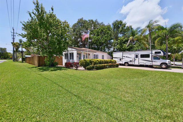 800 SW 19TH Street, Fort Lauderdale, FL 33315