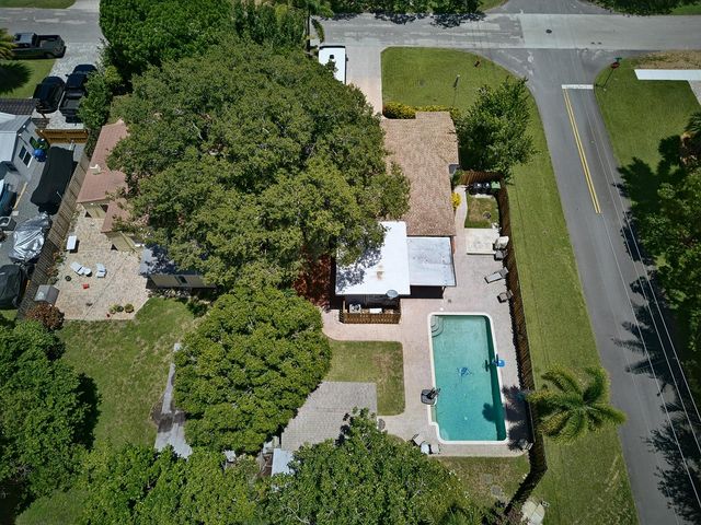 800 SW 19TH Street, Fort Lauderdale, FL 33315
