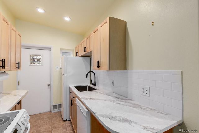 4805 W 33rd Avenue, Denver, CO 80212