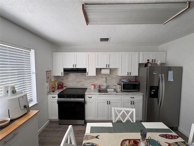 191 NW 17th Ave 3, Miami, FL 33125