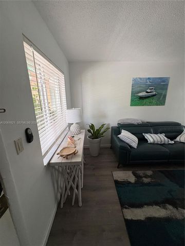 191 NW 17th Ave 3, Miami, FL 33125