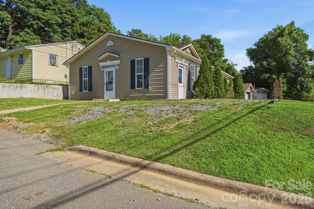 411 W Sullivan Street, Gastonia, NC 28052