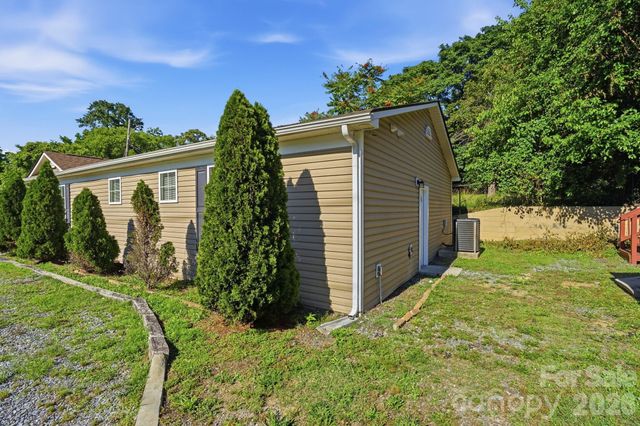 411 W Sullivan Street, Gastonia, NC 28052