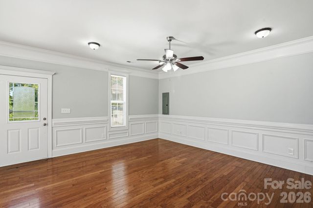 411 W Sullivan Street, Gastonia, NC 28052