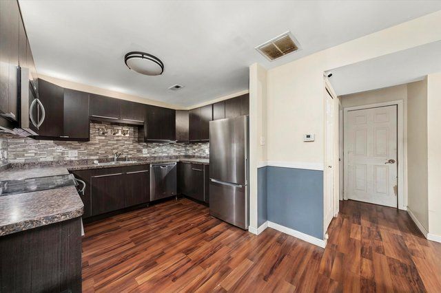 629 N Carroll Parkway 208, Glenwood, IL 60425