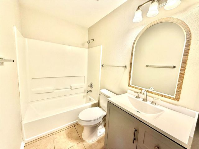 6721 Walkup LN, Austin, TX 78747