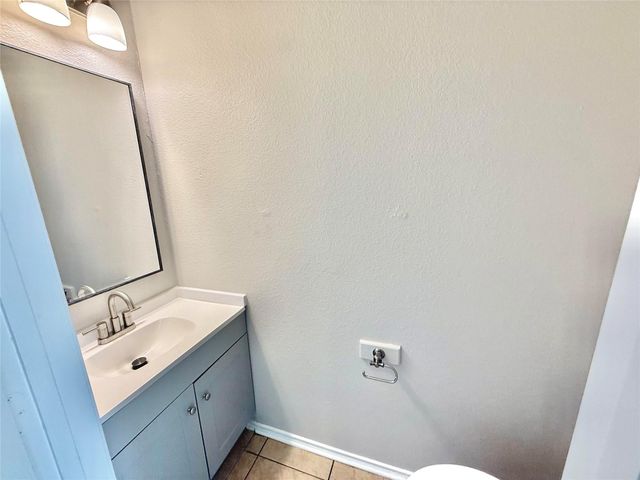 6721 Walkup LN, Austin, TX 78747