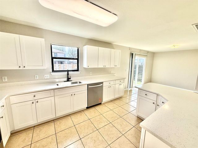 6721 Walkup LN, Austin, TX 78747