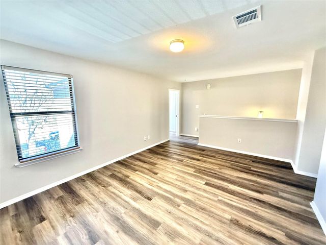 6721 Walkup LN, Austin, TX 78747