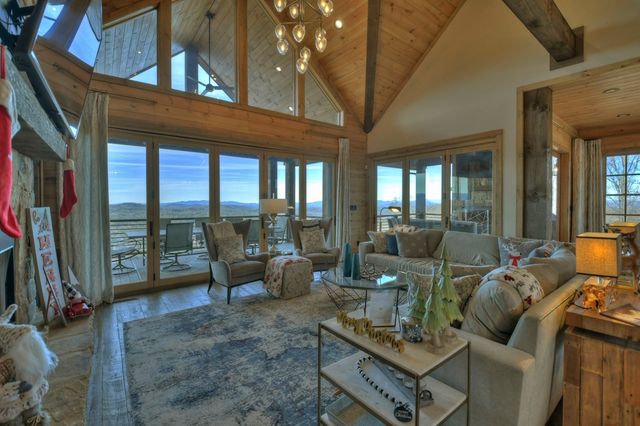 472 Overlook Drive, Blue Ridge, GA 30513