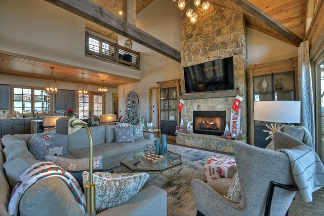 472 Overlook Drive, Blue Ridge, GA 30513