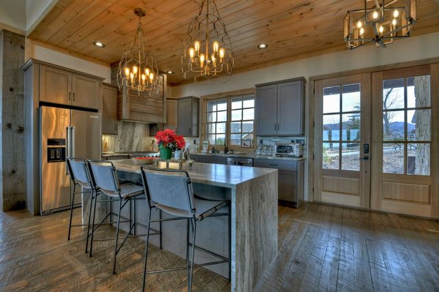 472 Overlook Drive, Blue Ridge, GA 30513