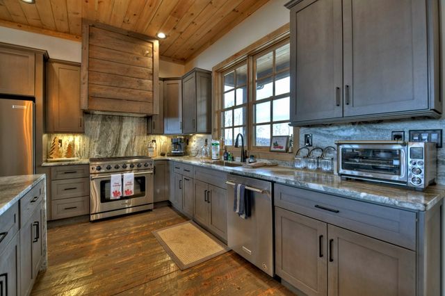 472 Overlook Drive, Blue Ridge, GA 30513