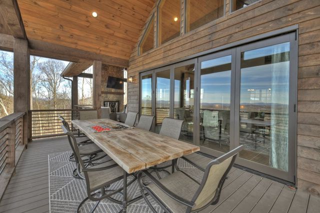 472 Overlook Drive, Blue Ridge, GA 30513