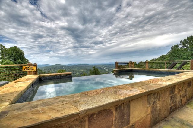 472 Overlook Drive, Blue Ridge, GA 30513