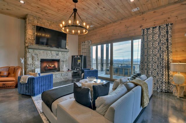 472 Overlook Drive, Blue Ridge, GA 30513