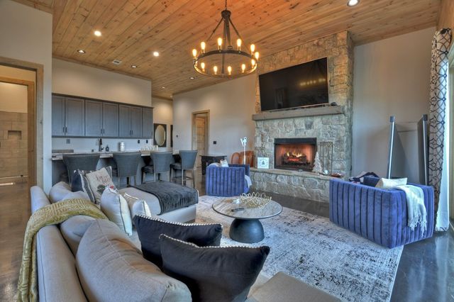 472 Overlook Drive, Blue Ridge, GA 30513