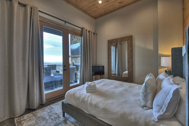 472 Overlook Drive, Blue Ridge, GA 30513