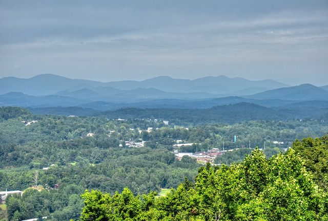 472 Overlook Drive, Blue Ridge, GA 30513