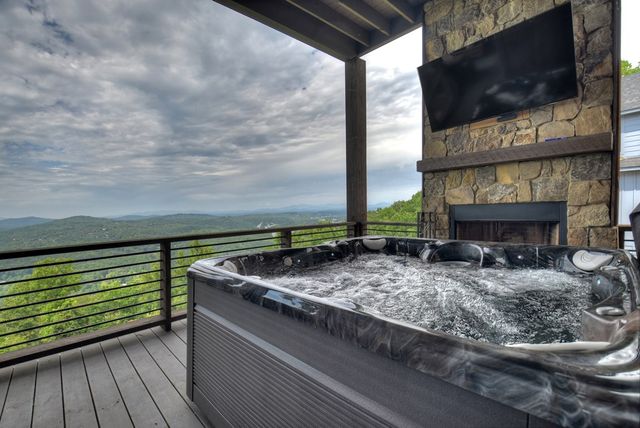 472 Overlook Drive, Blue Ridge, GA 30513