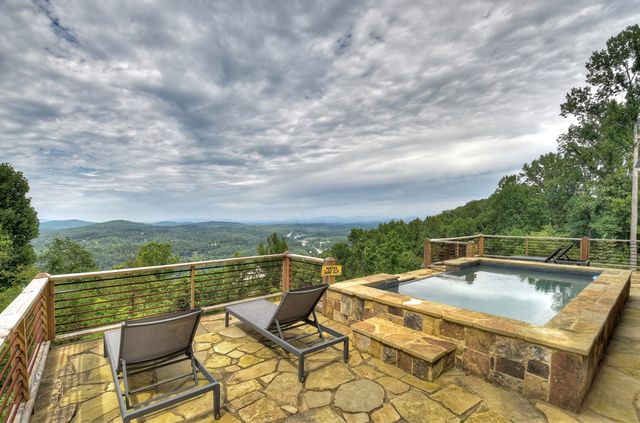 472 Overlook Drive, Blue Ridge, GA 30513