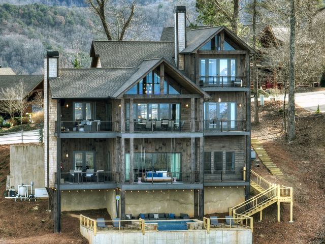 472 Overlook Drive, Blue Ridge, GA 30513