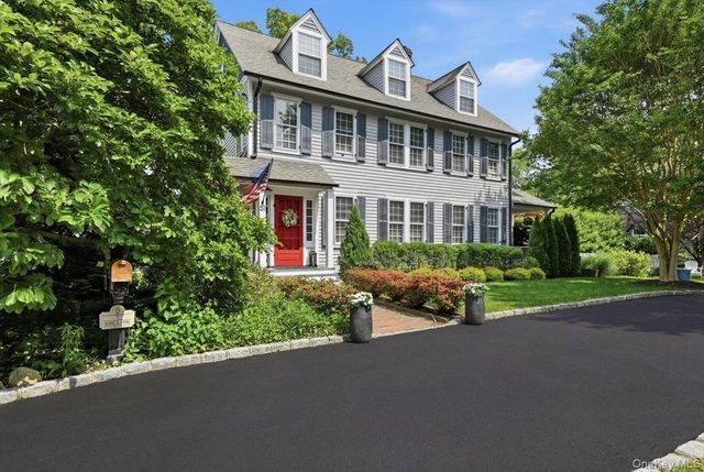 39 Little East Neck Road S, Babylon, NY 11702