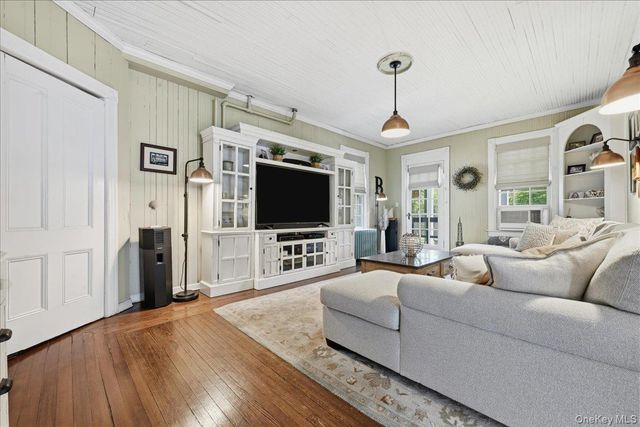 39 Little East Neck Road S, Babylon, NY 11702