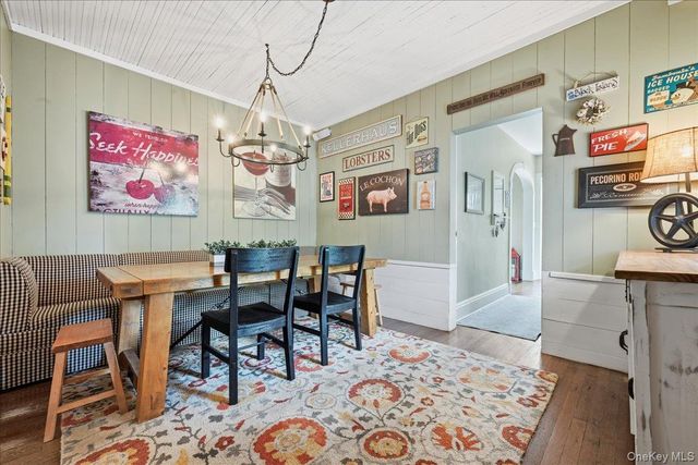 39 Little East Neck Road S, Babylon, NY 11702
