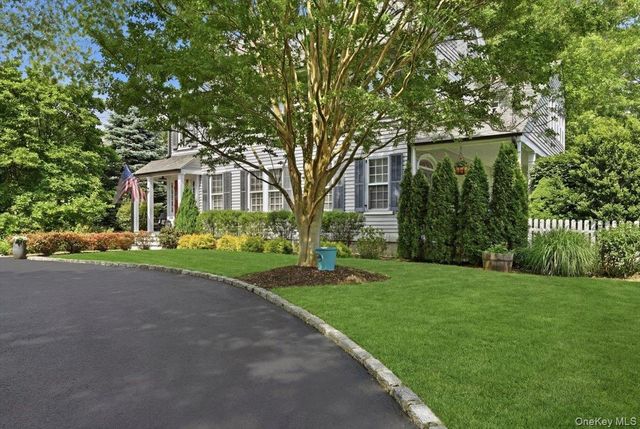 39 Little East Neck Road S, Babylon, NY 11702