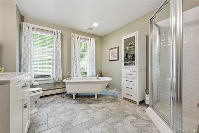 39 Little East Neck Road S, Babylon, NY 11702