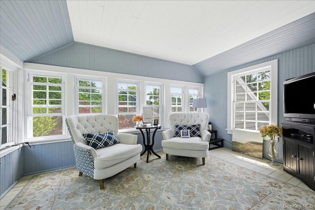 39 Little East Neck Road S, Babylon, NY 11702