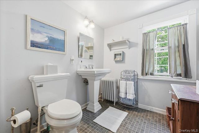 39 Little East Neck Road S, Babylon, NY 11702