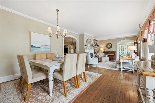 39 Little East Neck Road S, Babylon, NY 11702