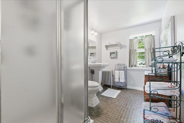 39 Little East Neck Road S, Babylon, NY 11702